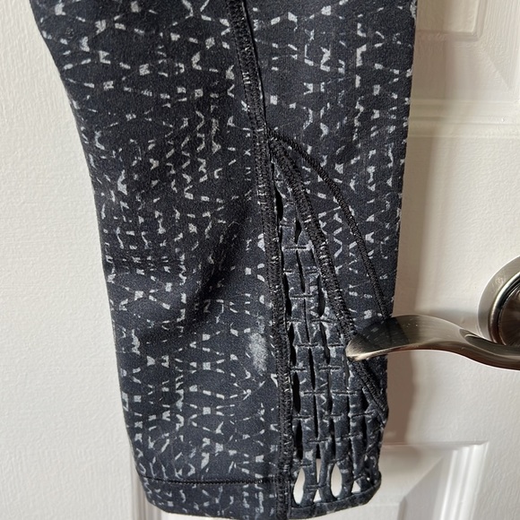 Lululemon Leggings 7/8 - Picture 4 of 7